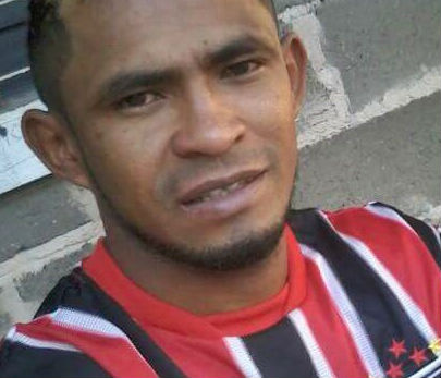 Motociclista tem perna decepada e morre após colidir com caminhão (Crédito: Reprodução)