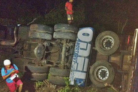 Motociclista tem perna decepada e morre após colidir com caminhão (Crédito: Reprodução)