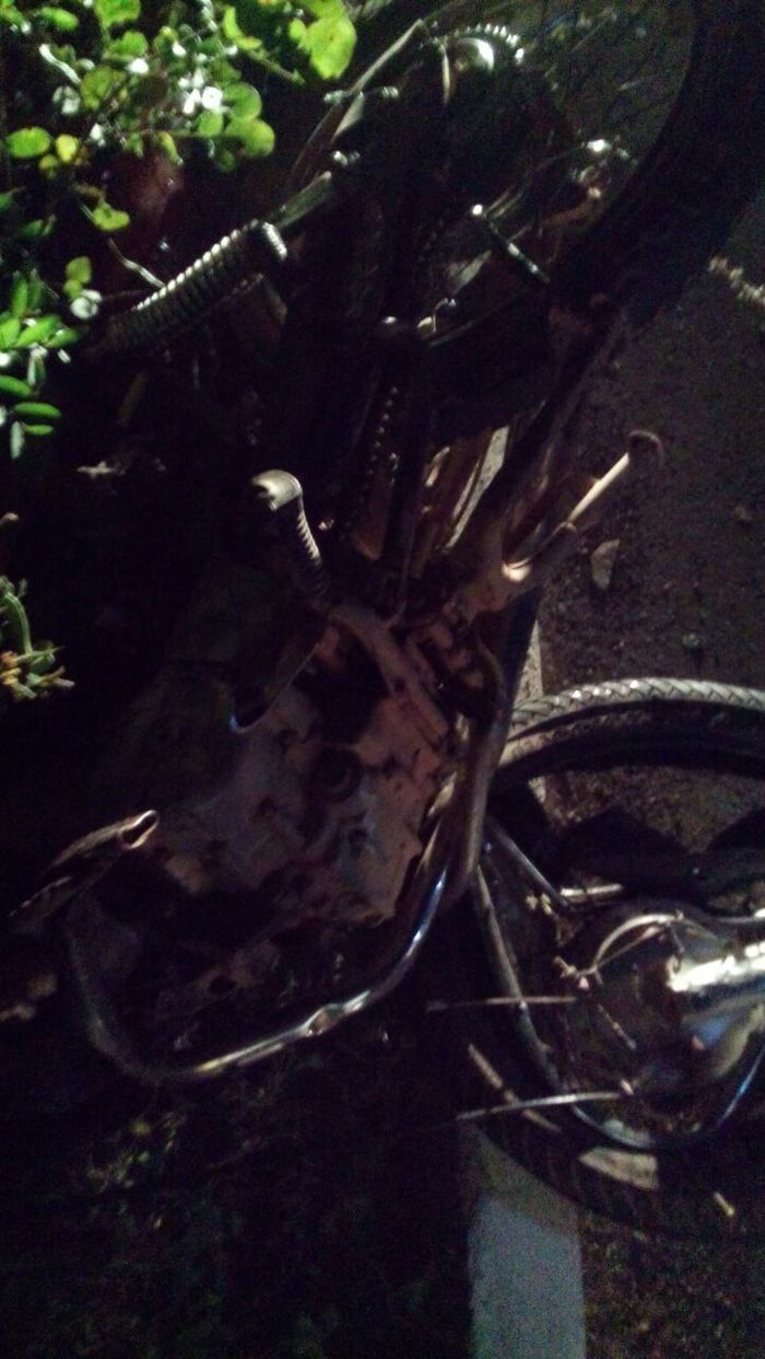 Motociclista tem perna decepada e morre após colidir com caminhão (Crédito: Reprodução)