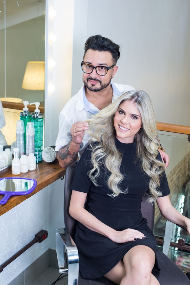 Bárbara Evans e seu cabeleireiro Fabinho Araújo