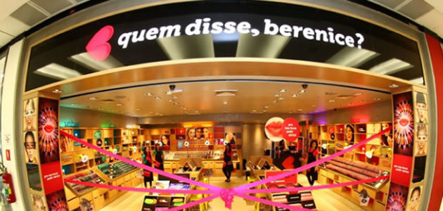 Empresa de cosméticos troca embalagens usadas por batom novo