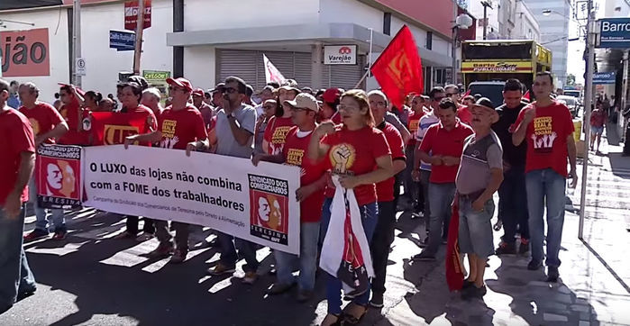 Comerciários protestaram nas ruas do centro de Teresina (Crédito: Reprodução)