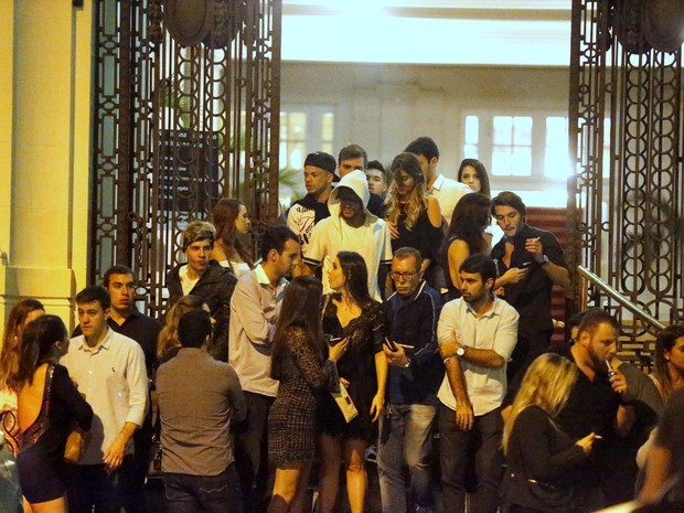 Neymar sai de festa acompanhado (Crédito: Reprodução)