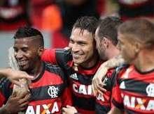 Guerrero volta ao Flamengo em clássico contra o Fluminense