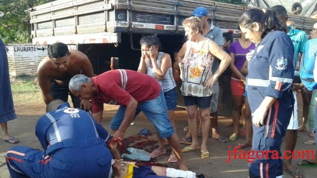 Acidente entre moto e caminhão deixa lavrador gravemente ferido (Crédito: Reprodução)