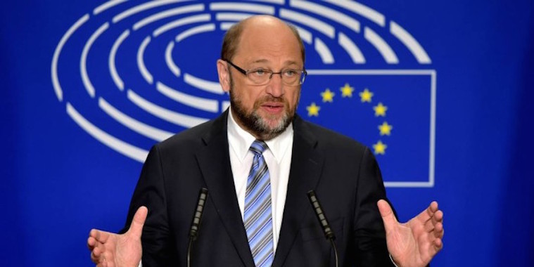 Parlamento europeu pede que Reino Unido inicie sua saída na terça