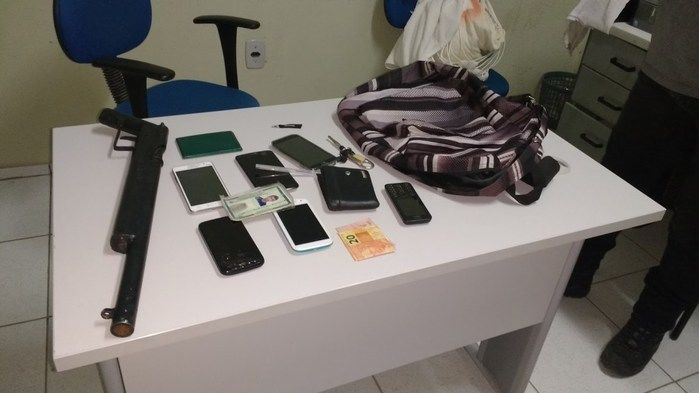 Objetos apreendidos com a dupla