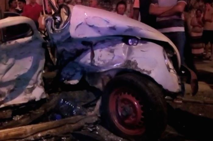 Veículo ficou destruído (Crédito: Reprodução)