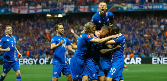Jogadores da Islândia comemoram gol (Crédito: AP)