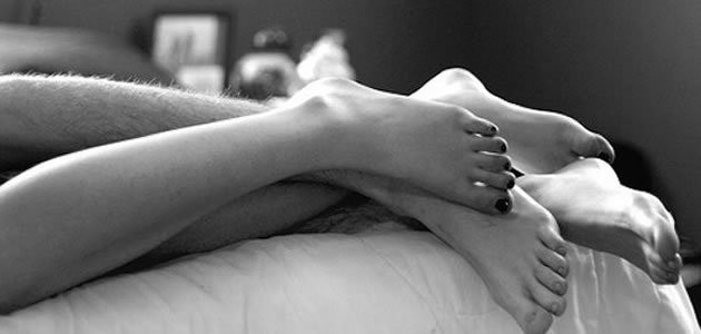 7 motivos que provam que dormir nu faz bem à saúde