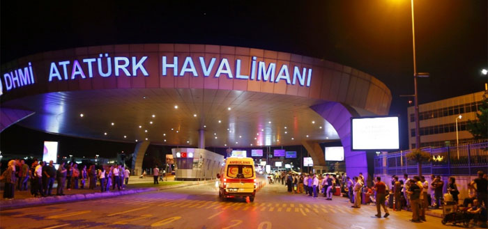 Ataque suicida no Aeroporto de Istambul deixa 28 mortos (Crédito: AFP)