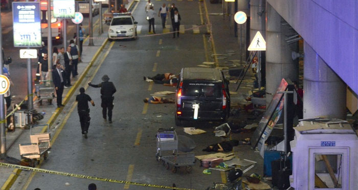 Ataque suicida no Aeroporto de Istambul deixa 28 mortos (Crédito: AFP)