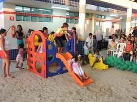 Prefeito inaugura creche moderna que vai abrigar 250 crianças
