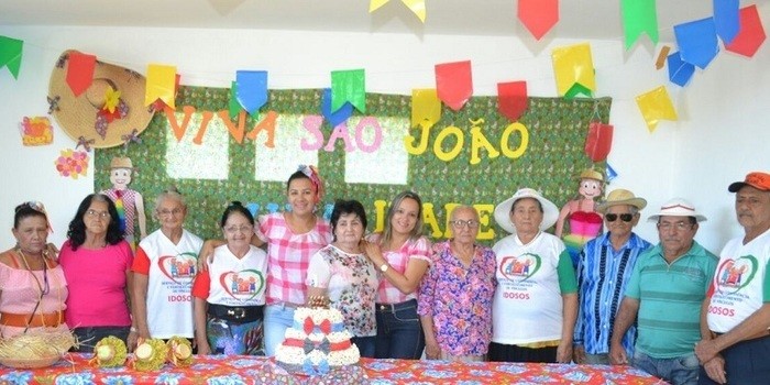 CRAS realiza festa junina para idosos do grupo Viva Idade