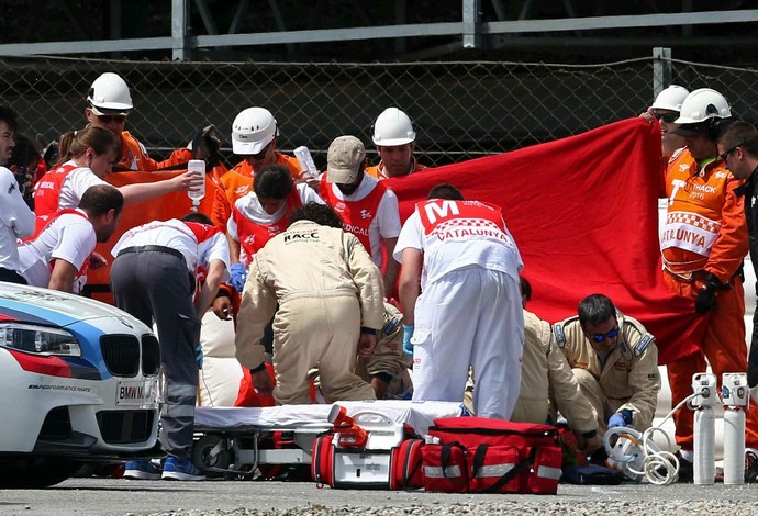 Luis Salom sofre grave queda em Barcelona e é atendido por equipe médica ainda na pista (Crédito: EFE)