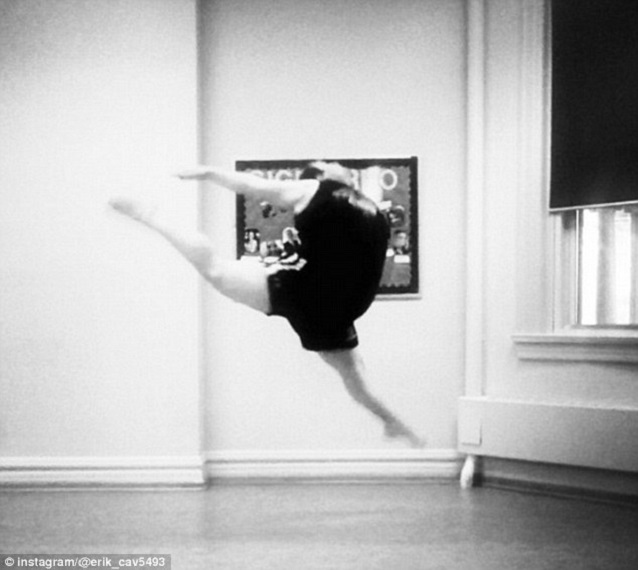 Bailarino surpreende na internet (Crédito: Reprodução)