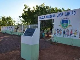 Comunidade comemora a inauguração da Escola José Damião