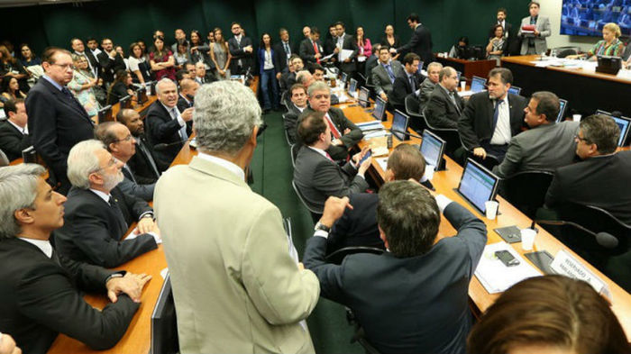 Deputados discutem na Comissão de Ética da Câmara (Crédito: Reprodução)