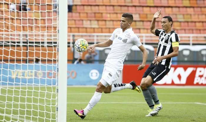 Santos e Botafogo se enfrentaram no Pacaembu