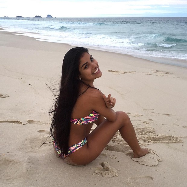 Munik posta foto para agradecer 2,3 milhões de seguidores