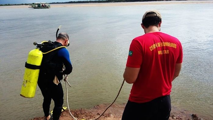 Equipes realizam buscas por corpo de turista que morreu afogado em Parnaíba