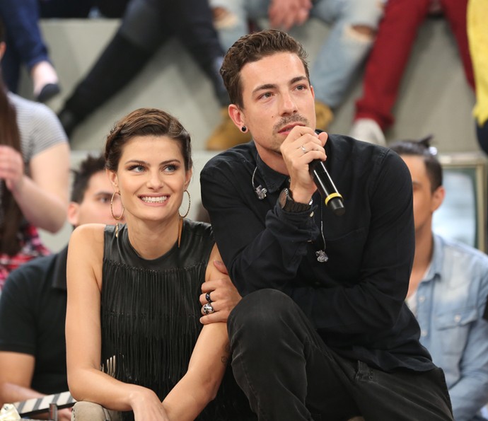 Di Ferrero e Isabeli Fontana (Crédito: Gshow)