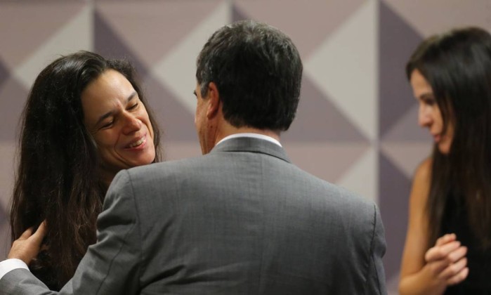 O auditor do TCU Advogada Janaína Paschoal com o advogado de Dilma, José Eduardo Cardozo Carlos Costa D’Ávila (Crédito: Reprodução)