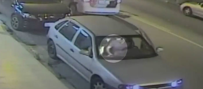 Jovem espancado desaparece depois de ser colocado em carro da PM (Crédito: Reprodução)