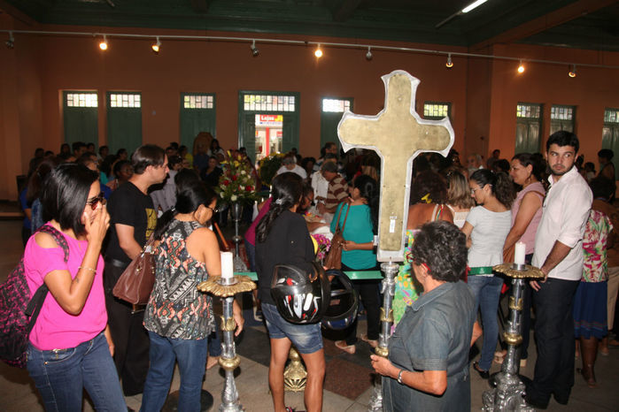 Velório acontece no Clube dos Diários, no Centro de Teresina (Crédito: Efrém Ribeiro)