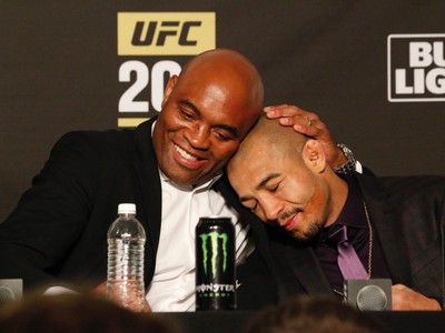 Anderson Silva e José Aldo em coletiva pós-UFC 200