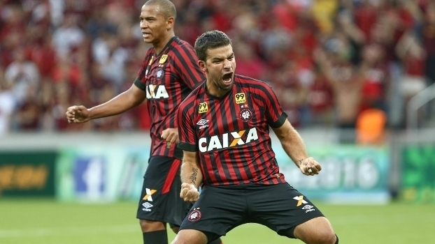 André Lima entrou no jogo e fez dois gols