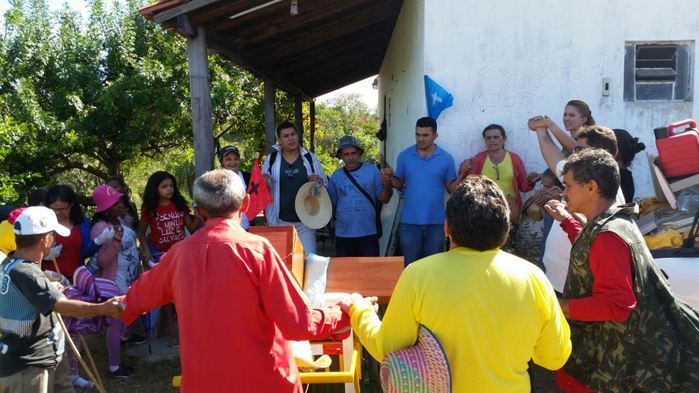 Romeiros vão a pé de Teresina a Santa Cruz dos Milagres