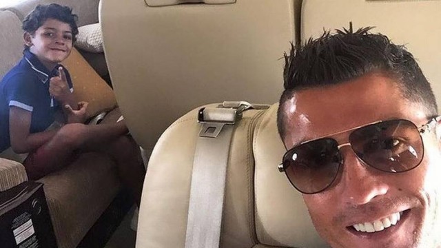Cristiano Ronaldo e o filho (Crédito: Reprodução)