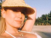 Aos 42 anos, Eliana exibe boa forma em foto postada de biquíni