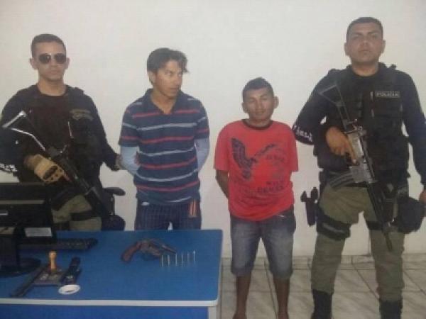 Dupla presa pela Polícia local