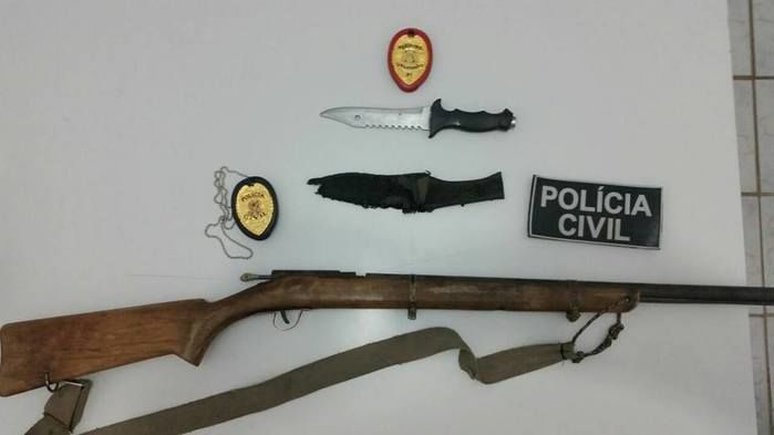 Arma encontrada com acusados (Crédito: Reprodução )