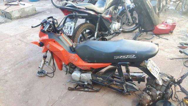 Moto foi encontrada depenada (Crédito: JF Agora)
