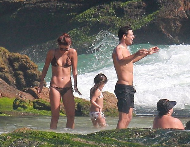 Cauã Reymond com namorada e filha (Crédito: Ag. News)
