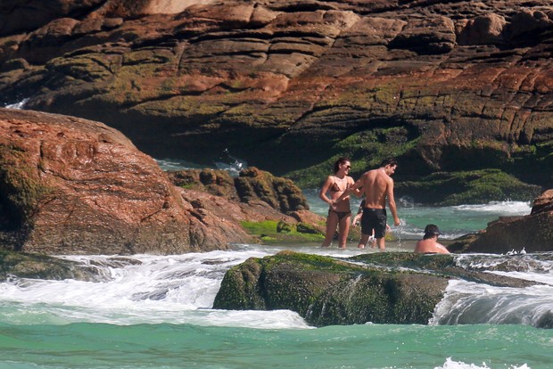 Cauã Reymond com namorada e filha (Crédito: Ag. News)
