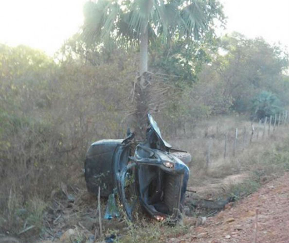 Veículo ficou destruído (Crédito: Piripiri 40 graus)
