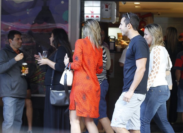 Ex-BBBs Ana Paula Renault, Cacau e Matheus se reencontram no Rio (Crédito: Reoridução)