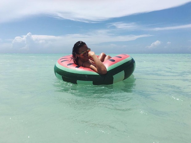 Bruna Marquezine relaxa em praia (Crédito: Reprodução/ Instagram)