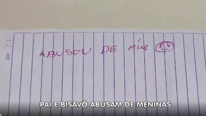 Menina pediu ajuda para policial (Crédito: Reprodução)