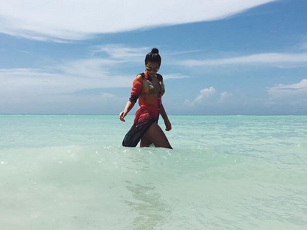 Bruna Marquezine relaxa em praia (Crédito: Reprodução/ Instagram)