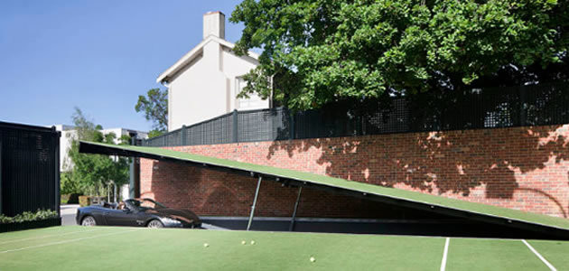 Australiano recria BatCaverna na própria casa