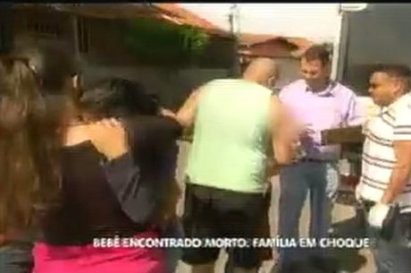 Pai se desespera com morte de bebê (Crédito: Reprodução)