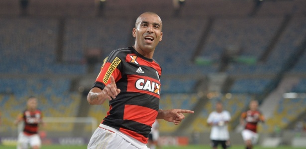 O atacante Emerson Sheik poderá deixar o Flamengo