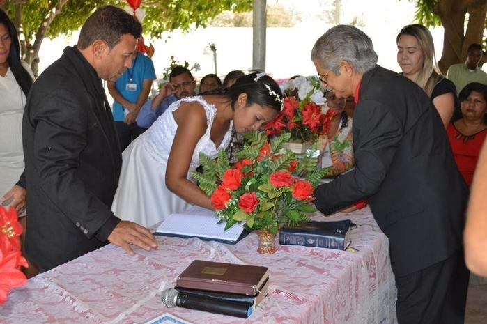 Cerimônia de casamento foi realizada neste sábado