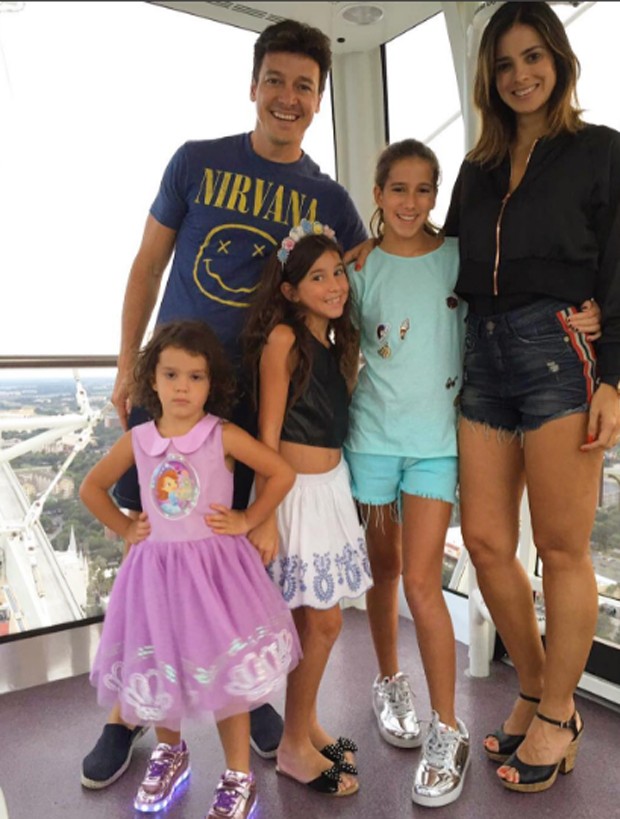 Rodrigo Faro curte férias com mulher e filhas em Miami (Crédito: Reprodução)