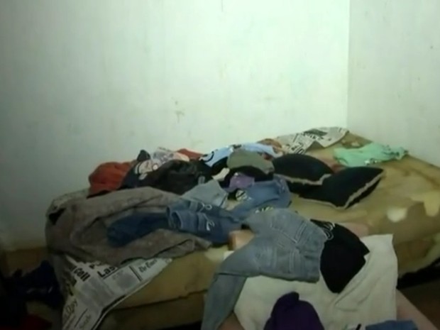 Mãe abandonou os filhos (Crédito: Reprodução)
